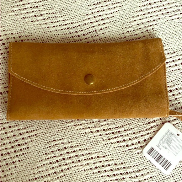 Free People Handbags - 💝NWT Free People Suede Wallet!